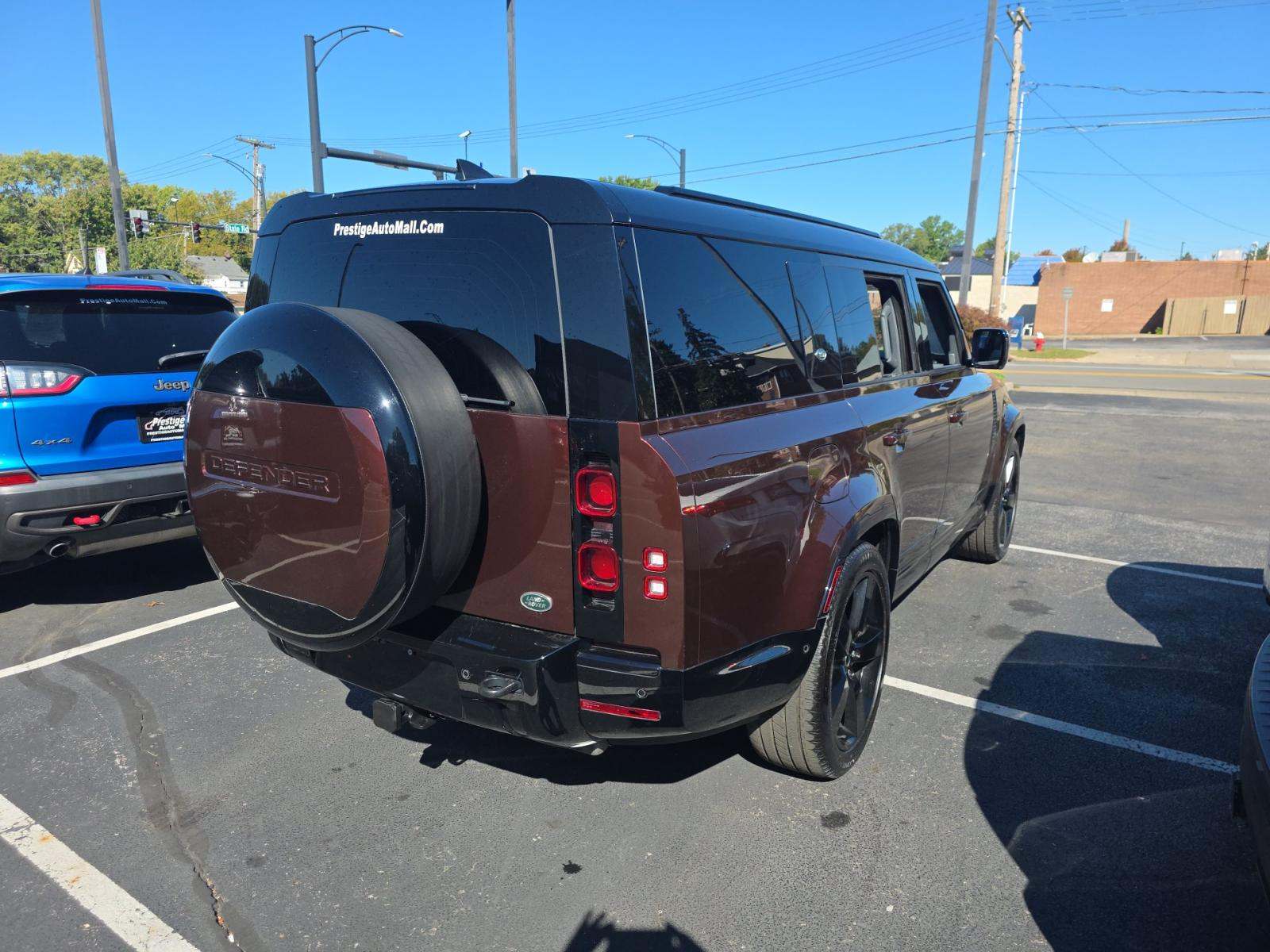 2023 Land Rover Defender 130 X-Dynamic SE AWD