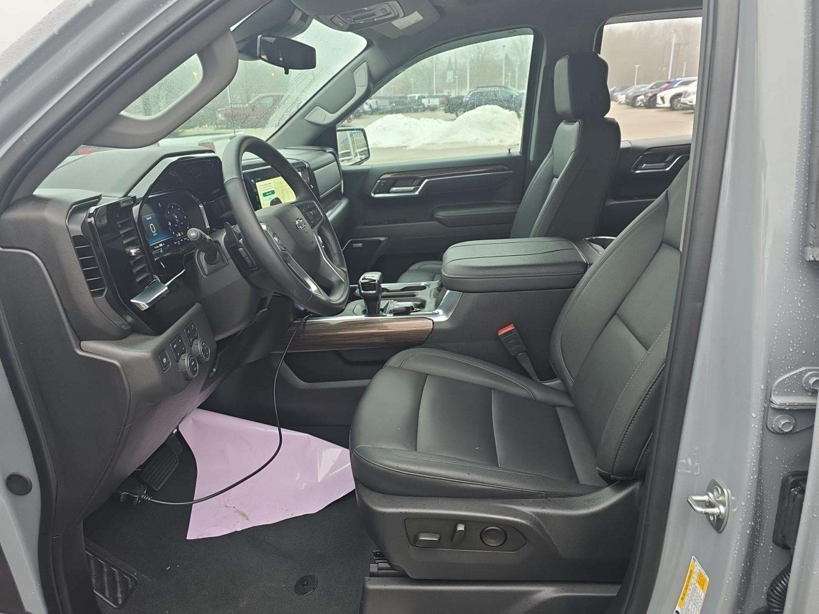 2025 Chevrolet Silverado 1500 RST AWD