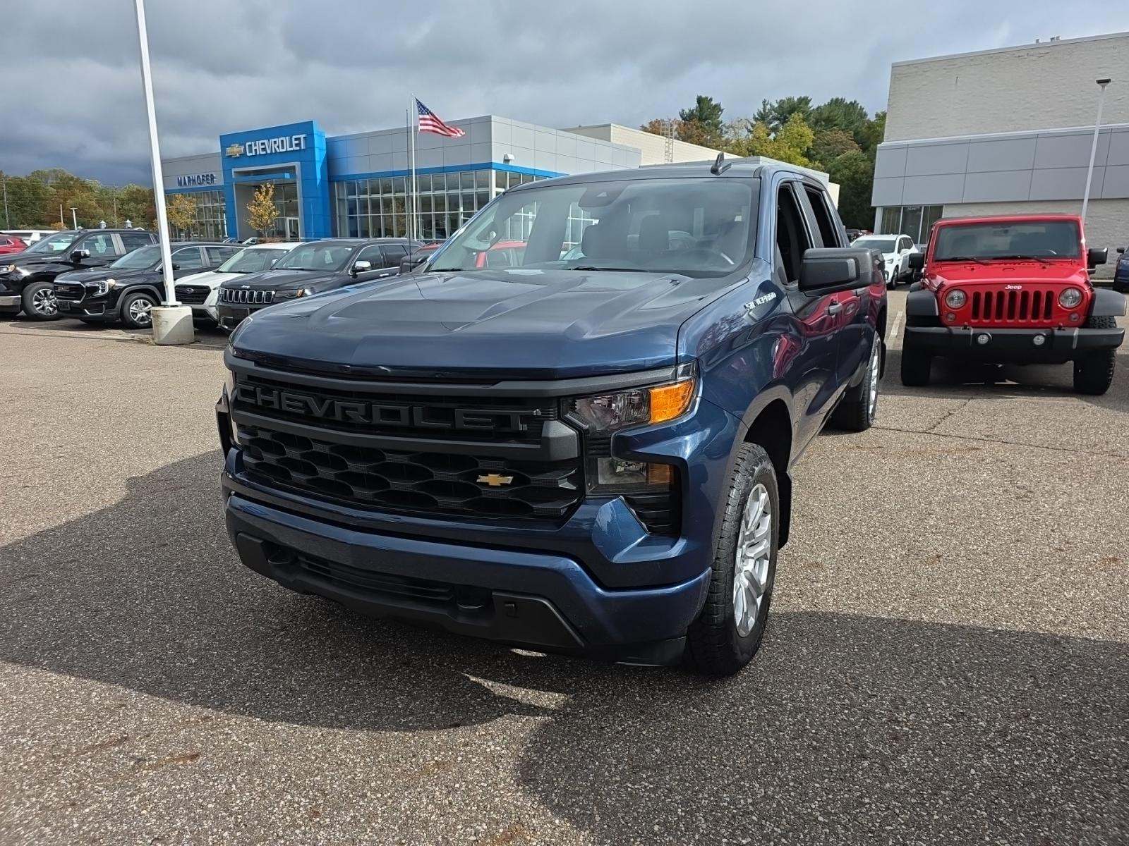 2023 Chevrolet Silverado 1500 Custom AWD