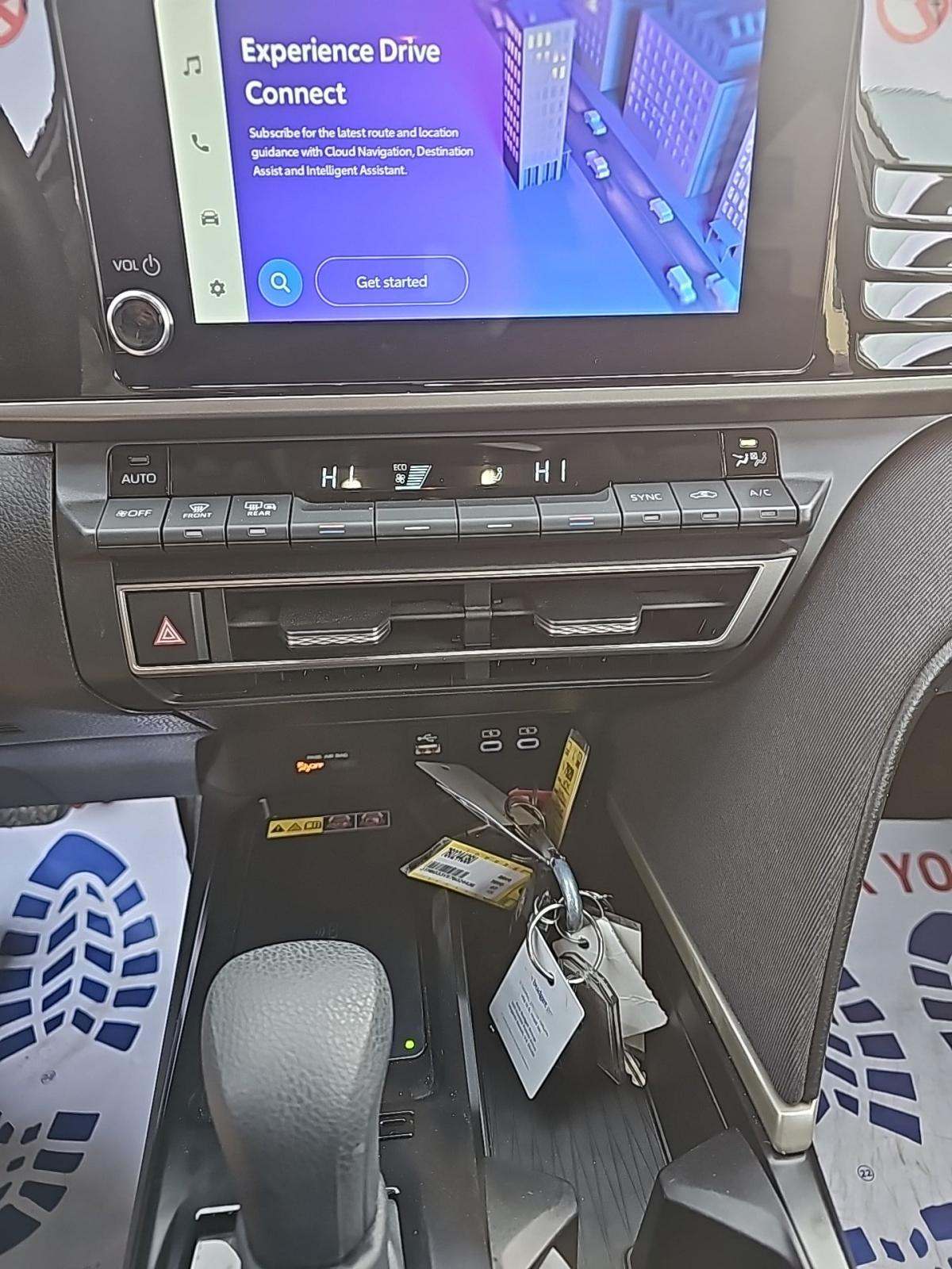 2025 Toyota Camry LE FWD