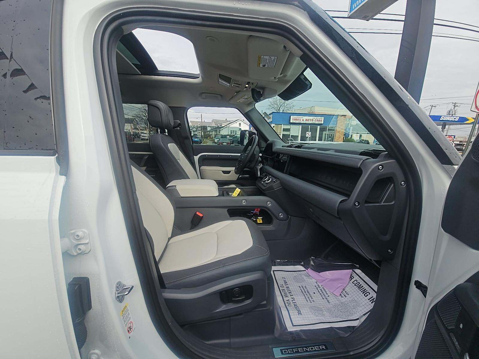 2024 Land Rover Defender 110 X-Dynamic SE AWD