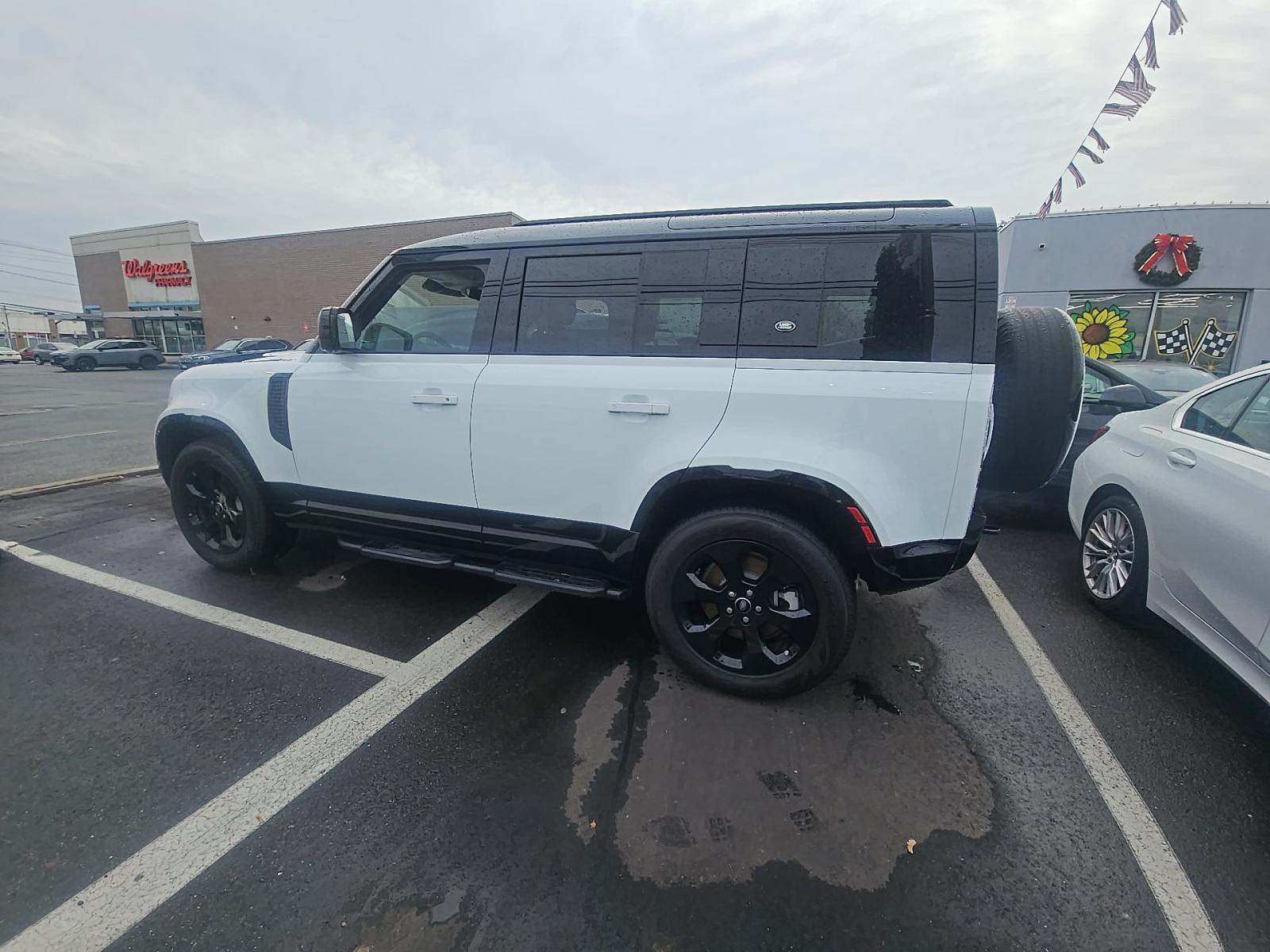 2024 Land Rover Defender 110 X-Dynamic SE AWD
