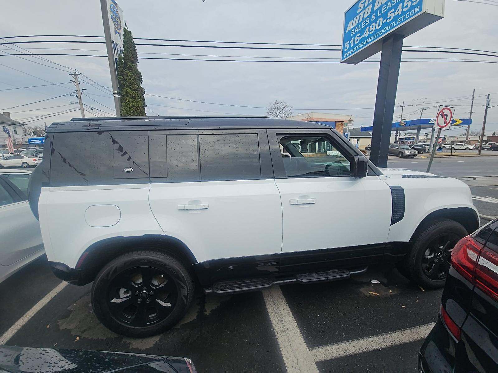 2024 Land Rover Defender 110 X-Dynamic SE AWD