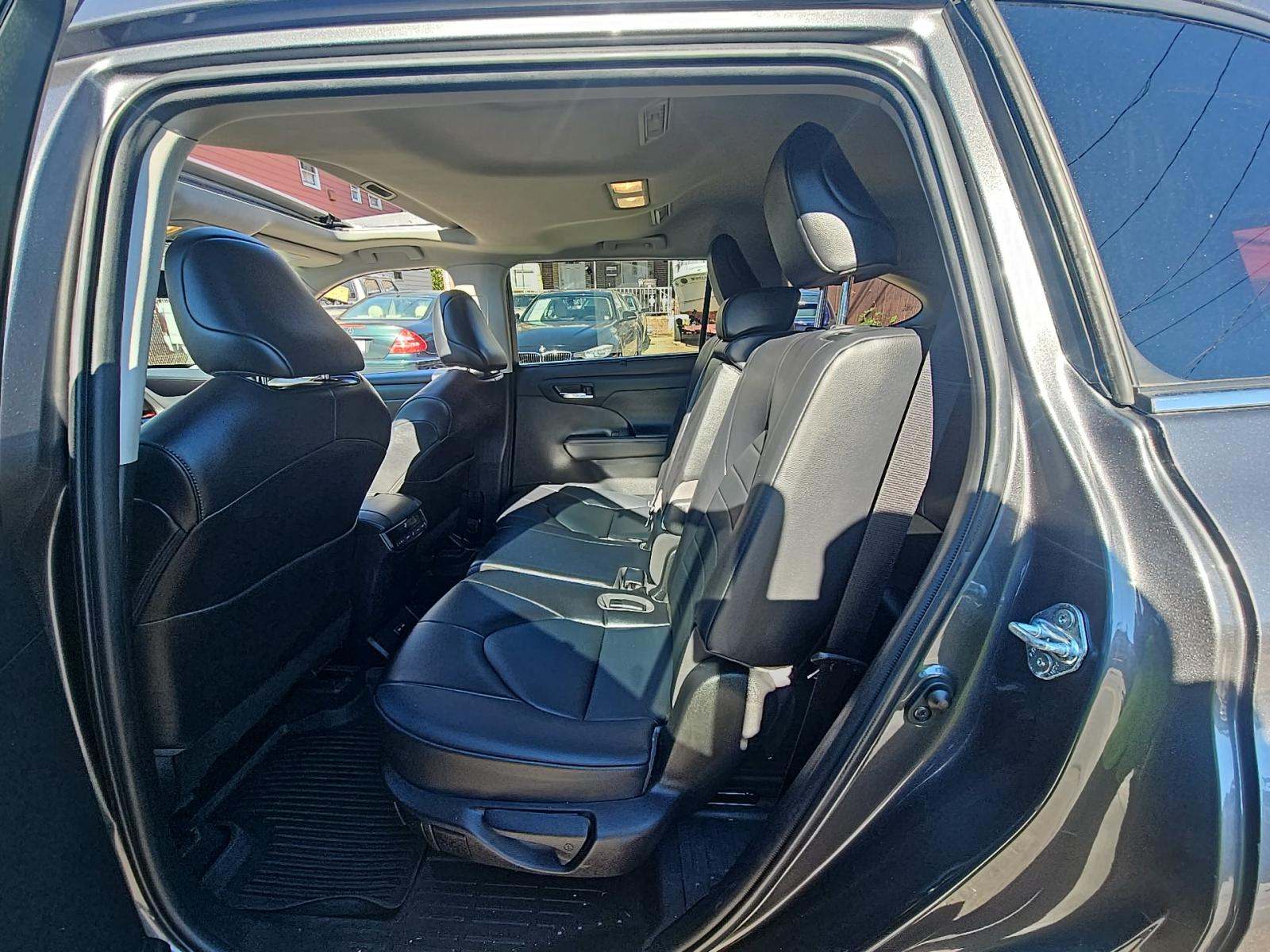 2022 Toyota Highlander XLE AWD