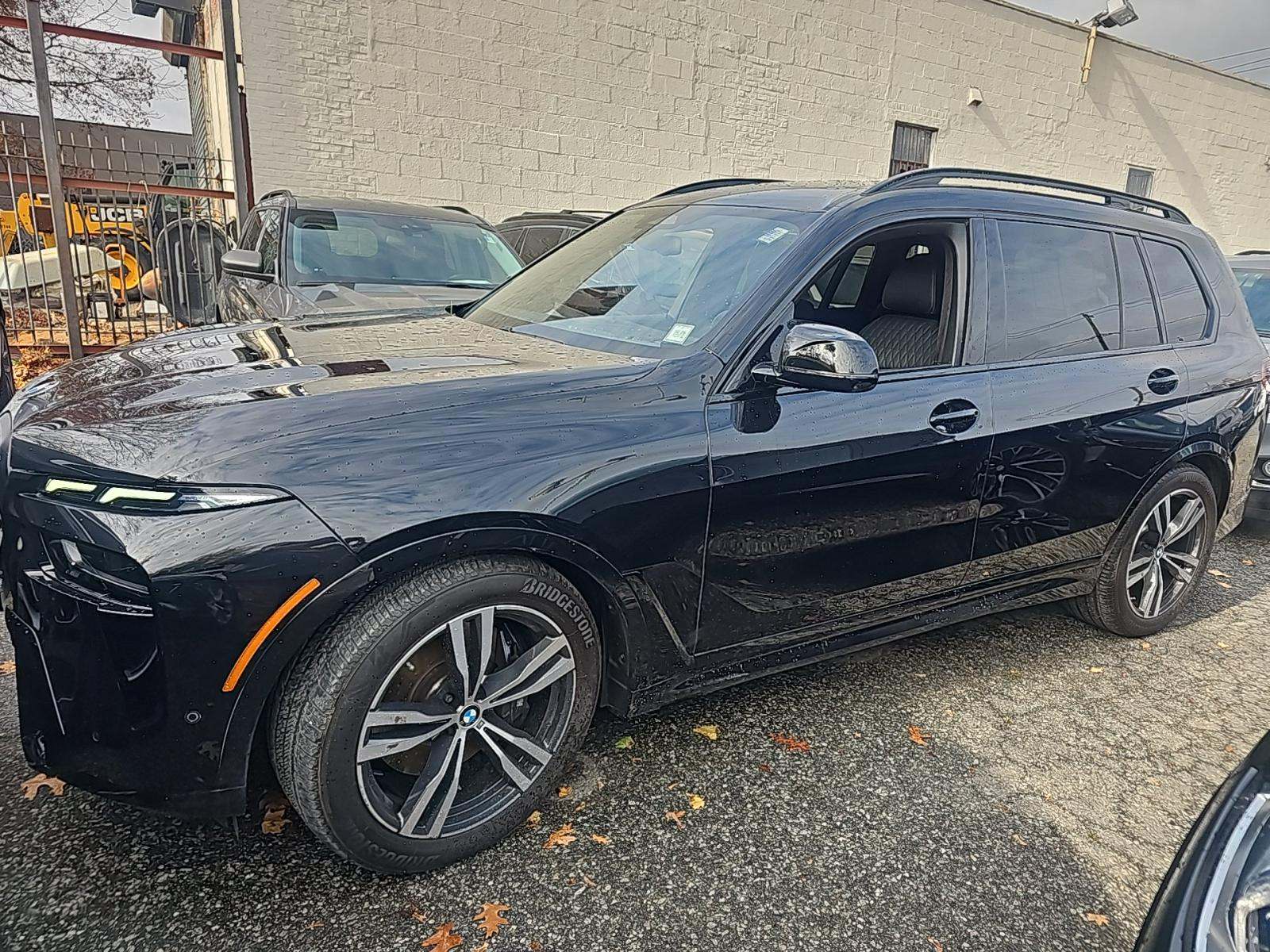 2025 BMW X7 M60i AWD