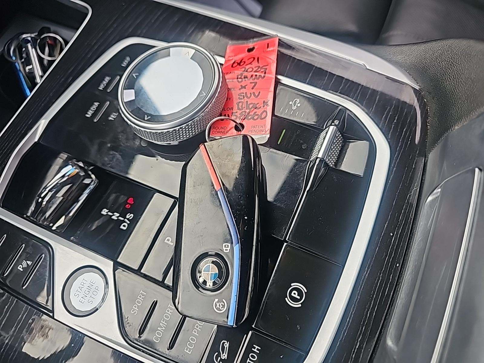 2025 BMW X7 M60i AWD