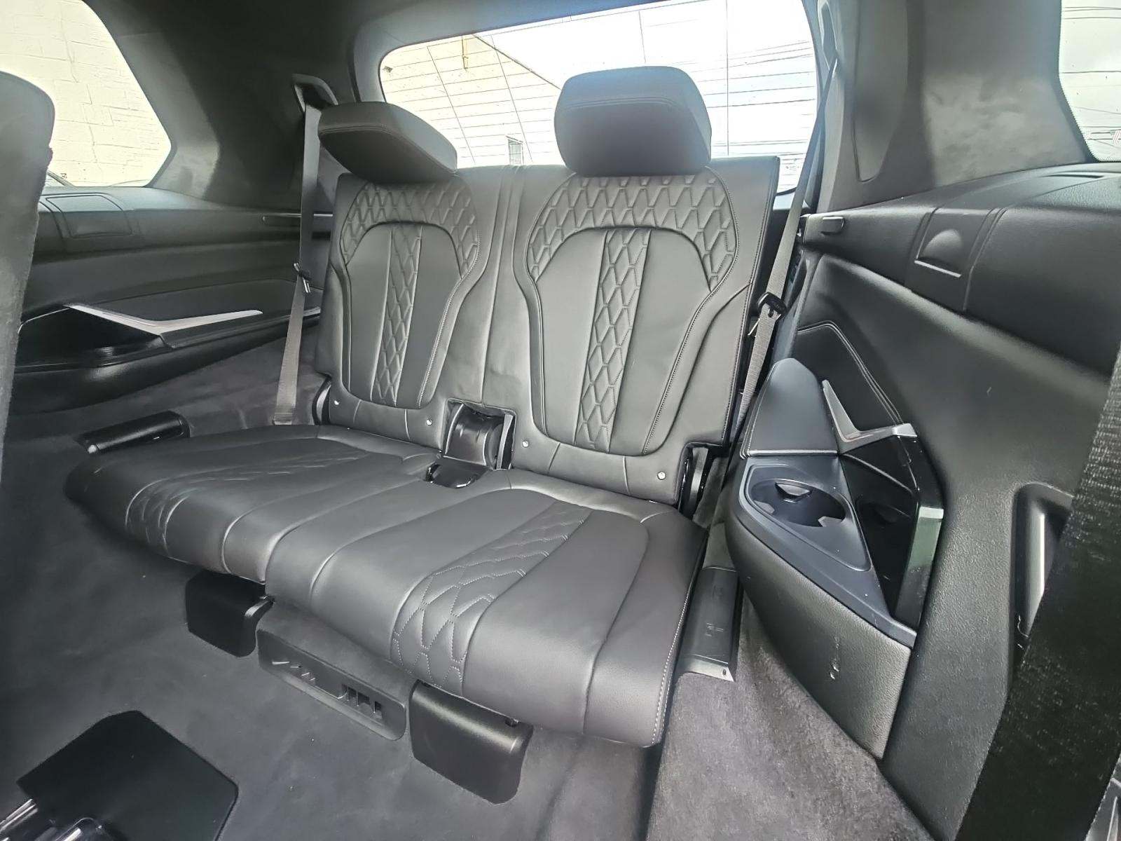 2025 BMW X7 M60i AWD