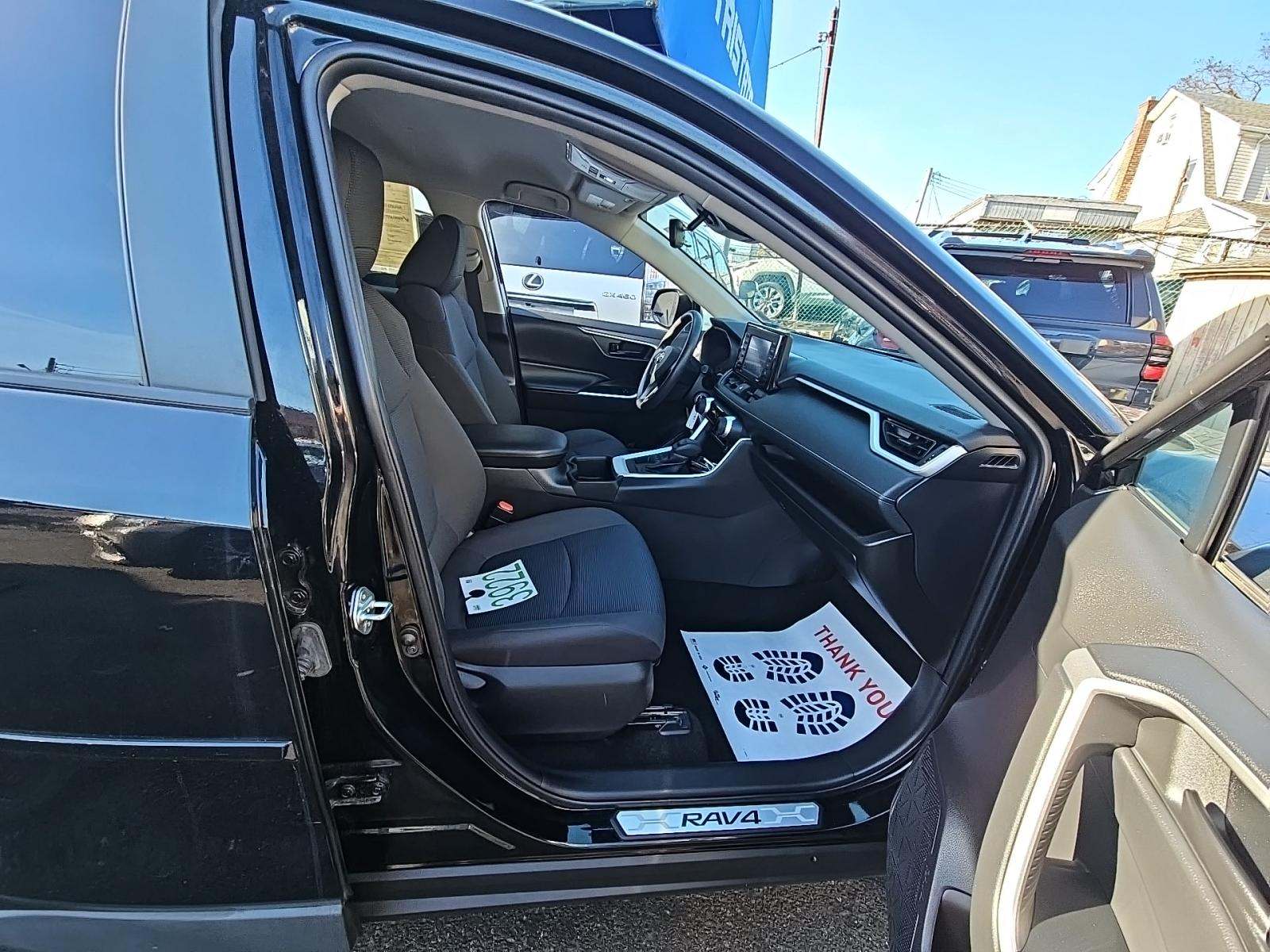 2022 Toyota RAV4 LE AWD