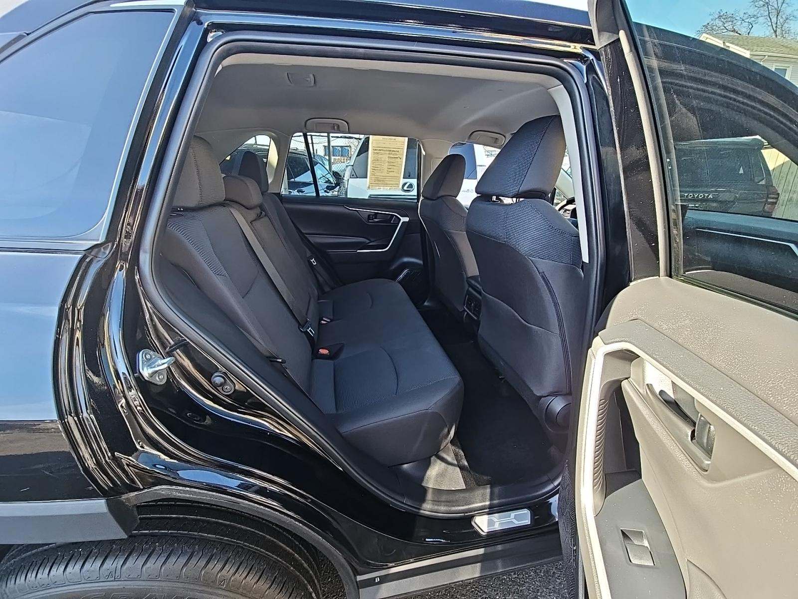 2022 Toyota RAV4 LE AWD