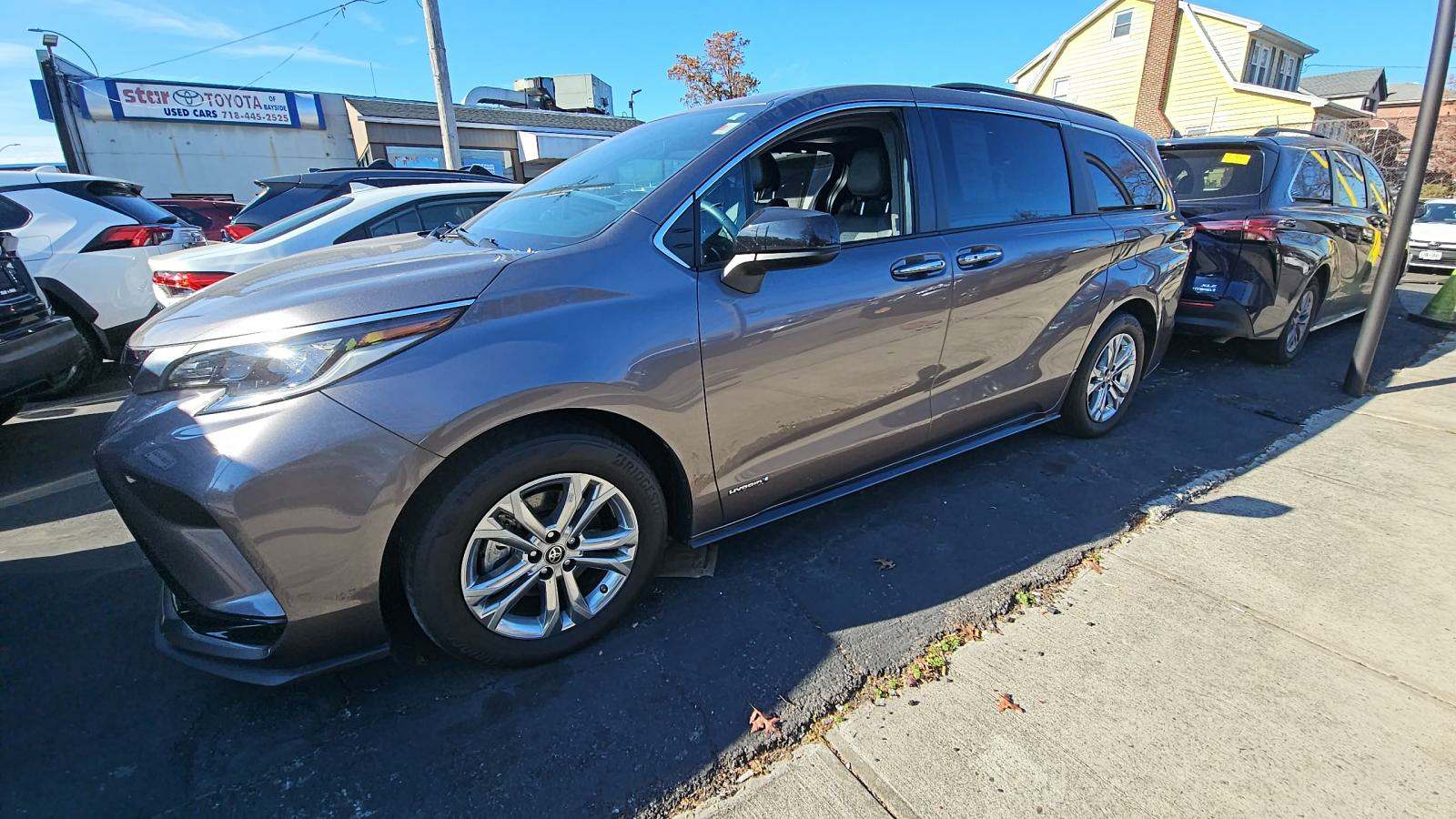 2021 Toyota Sienna XSE 7-Passenger 120.5