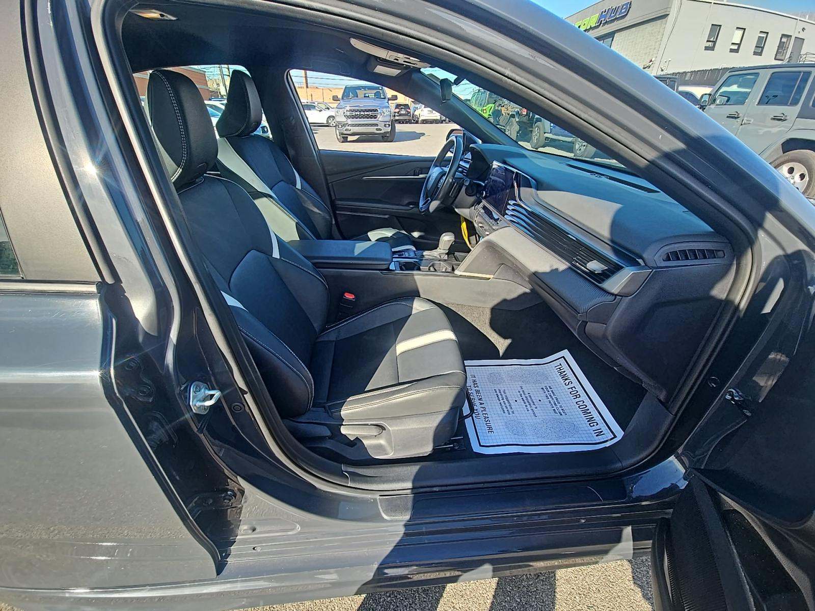 2025 Toyota Camry SE FWD