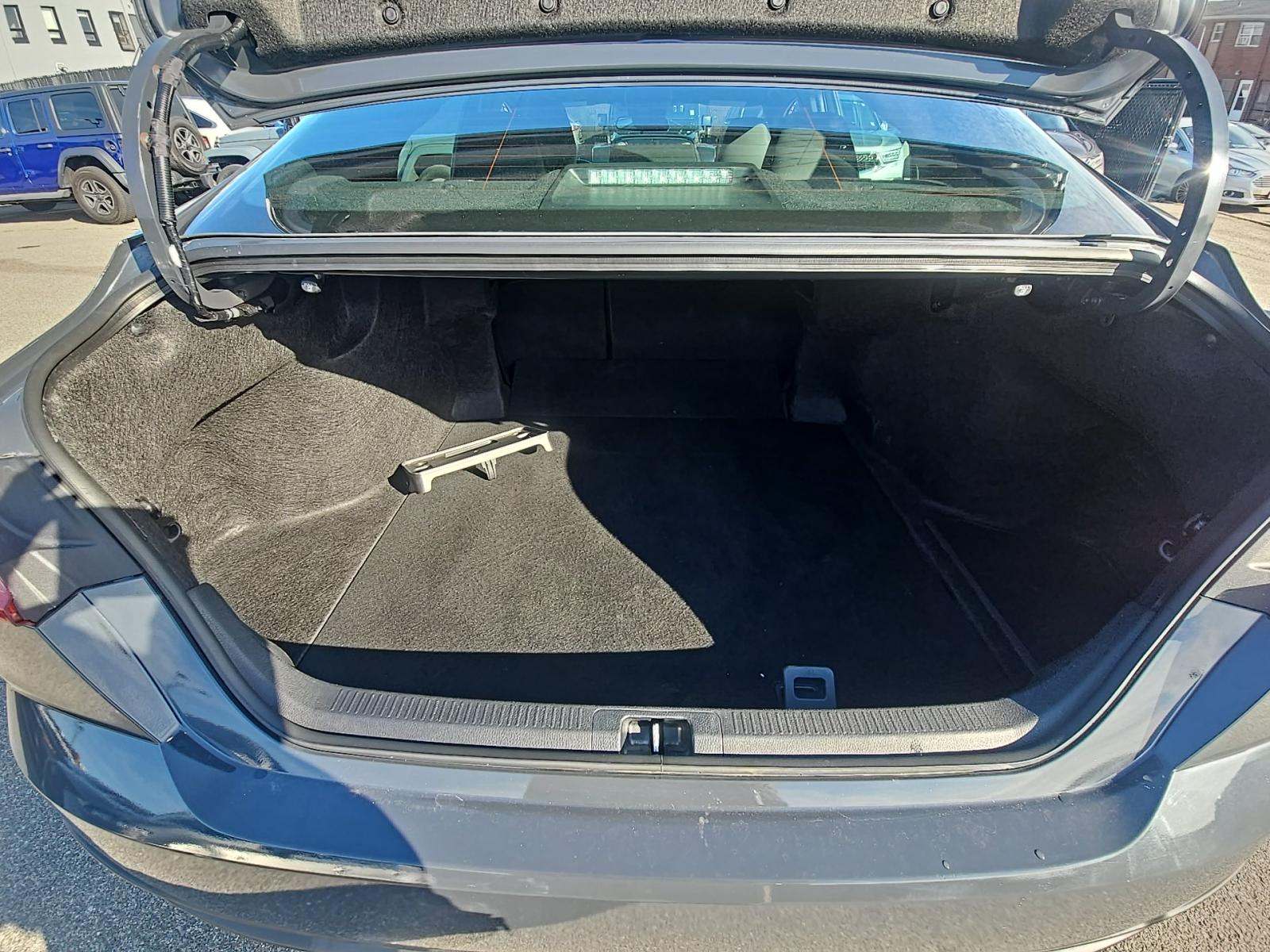 2025 Toyota Camry SE FWD