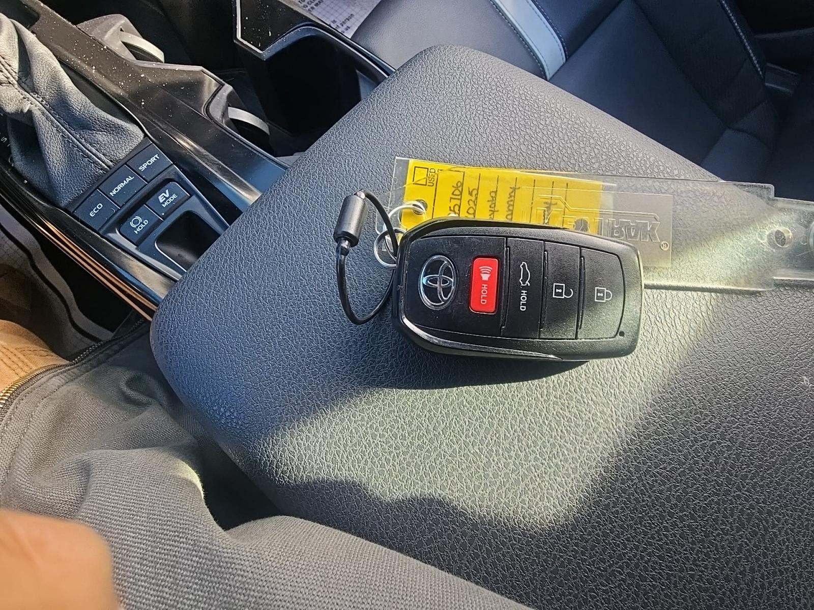 2025 Toyota Camry SE FWD