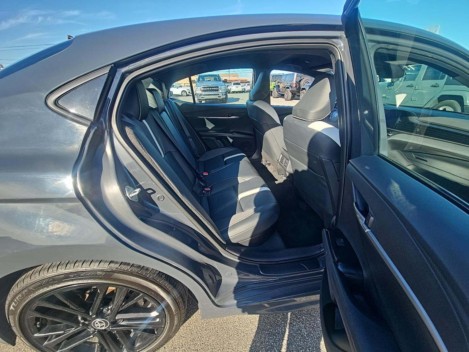 2025 Toyota Camry SE FWD