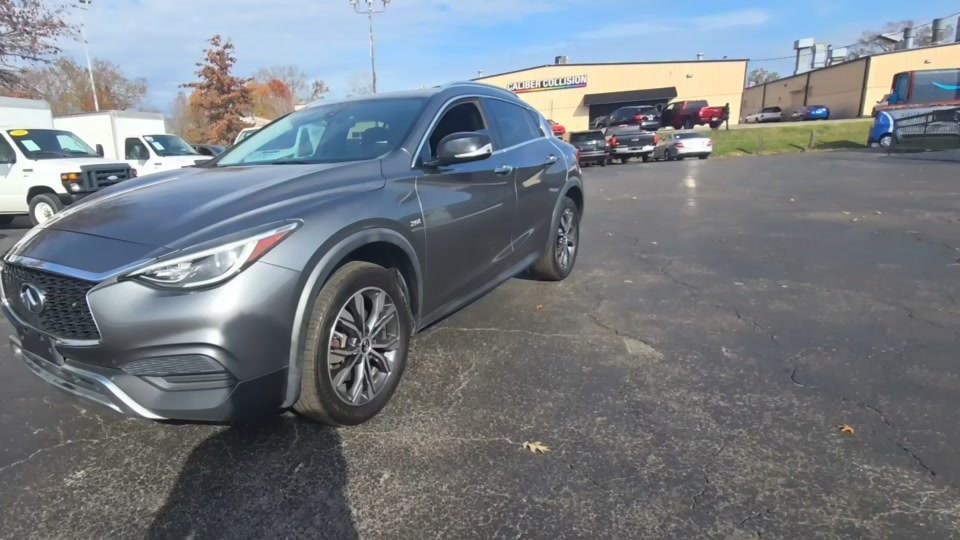 2017 INFINITI QX30 Luxury