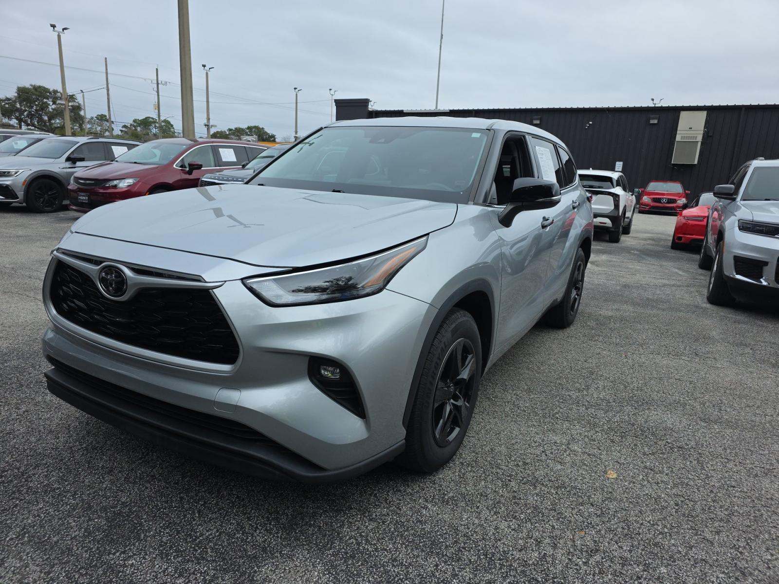 2022 Toyota Highlander LE FWD