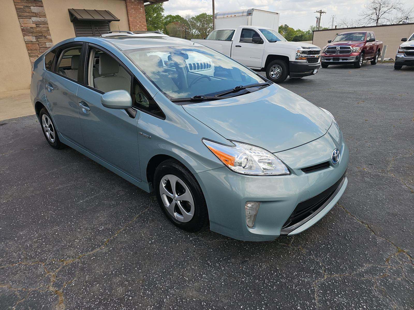 TOYOTA PRIUS - 4