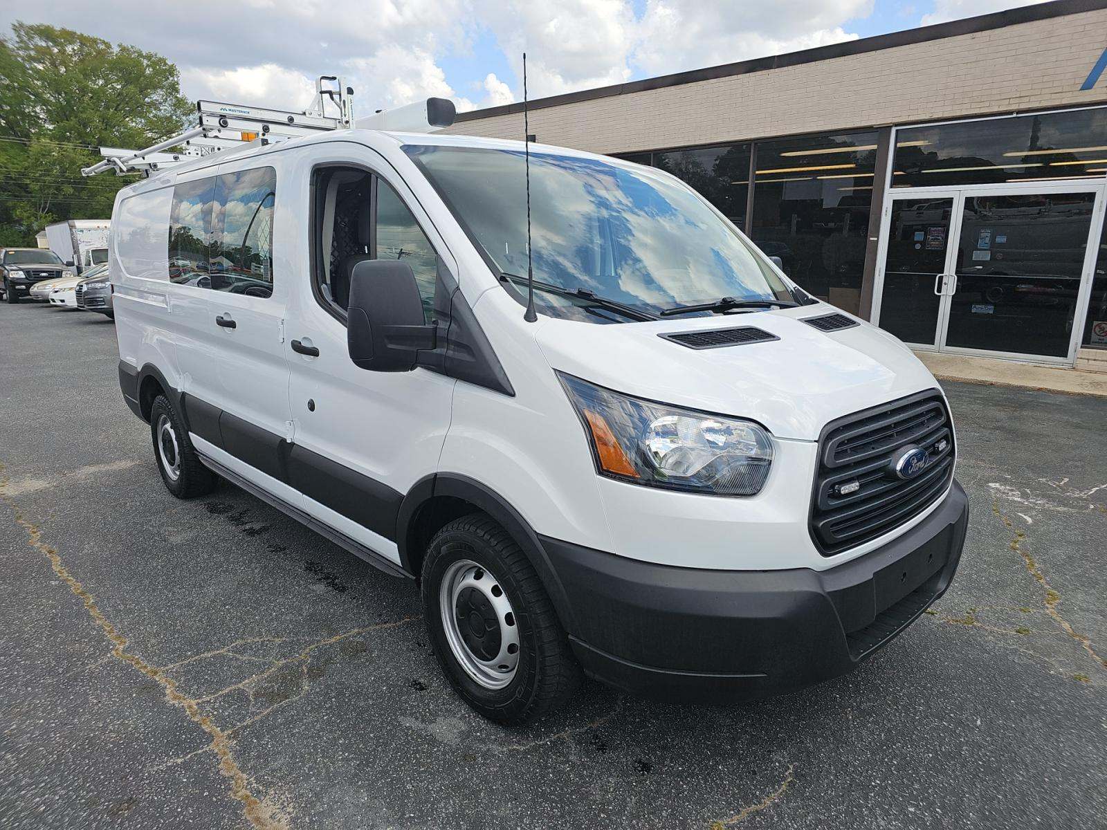 FORD TRANSIT 150 - 4