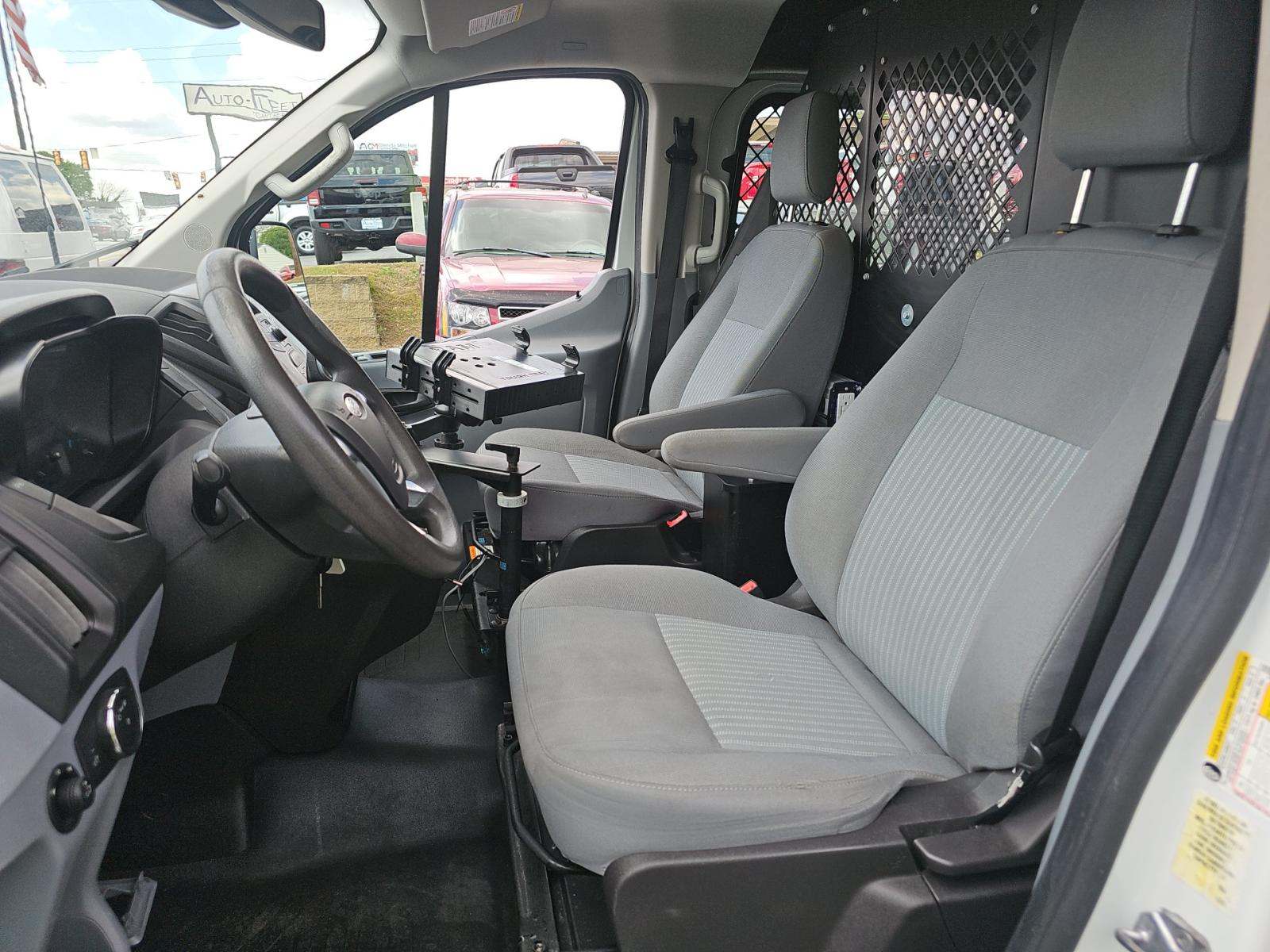 FORD TRANSIT 150 - 6