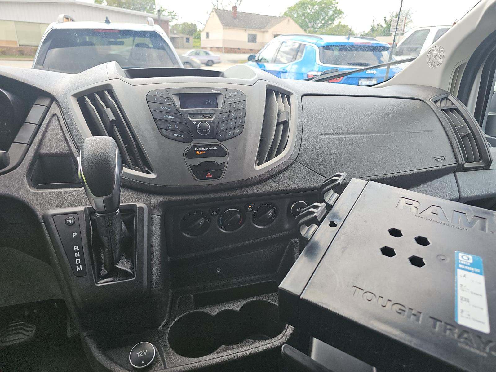 FORD TRANSIT 150 - 10