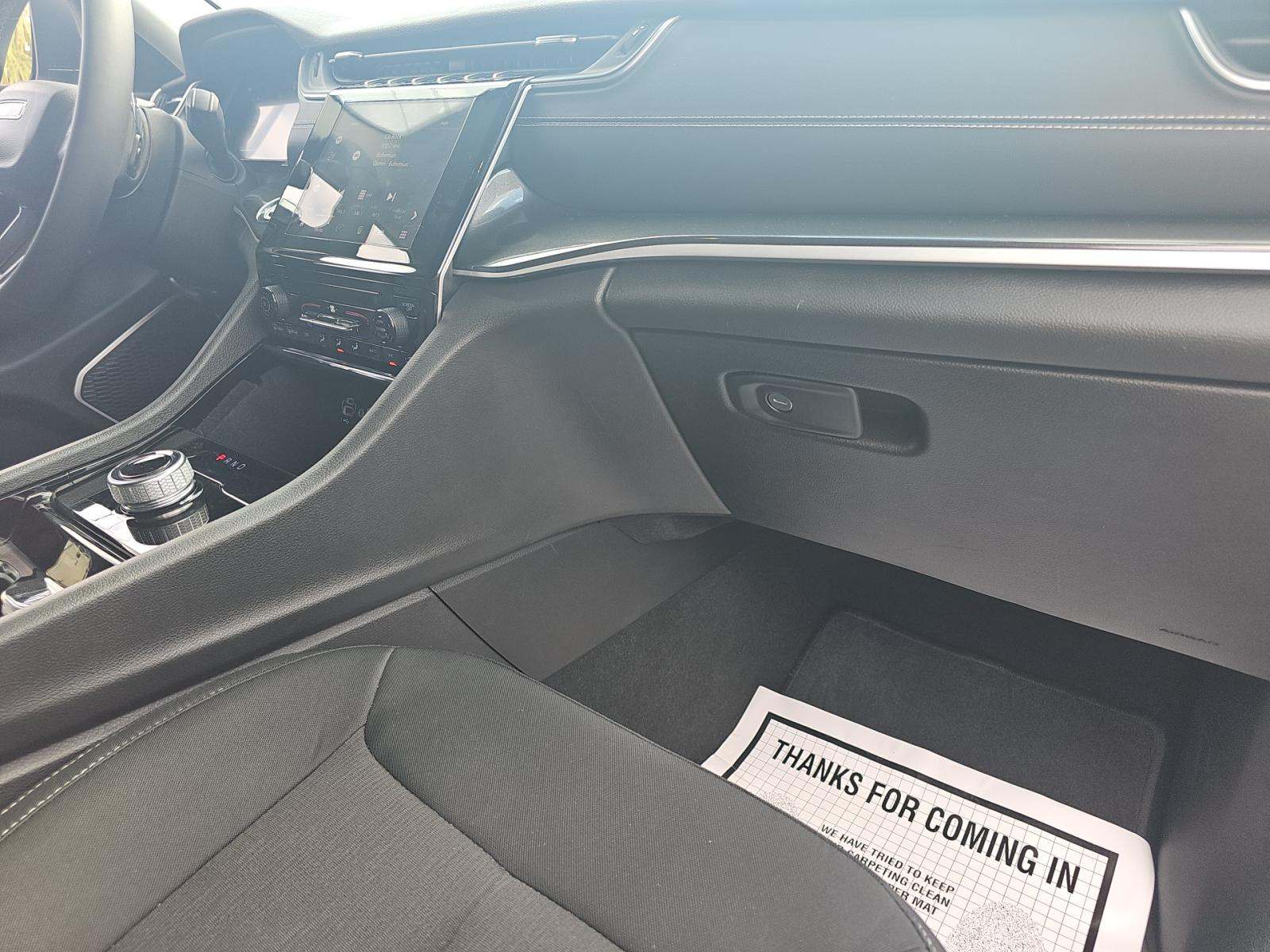 2022 Jeep Grand Cherokee Laredo AWD