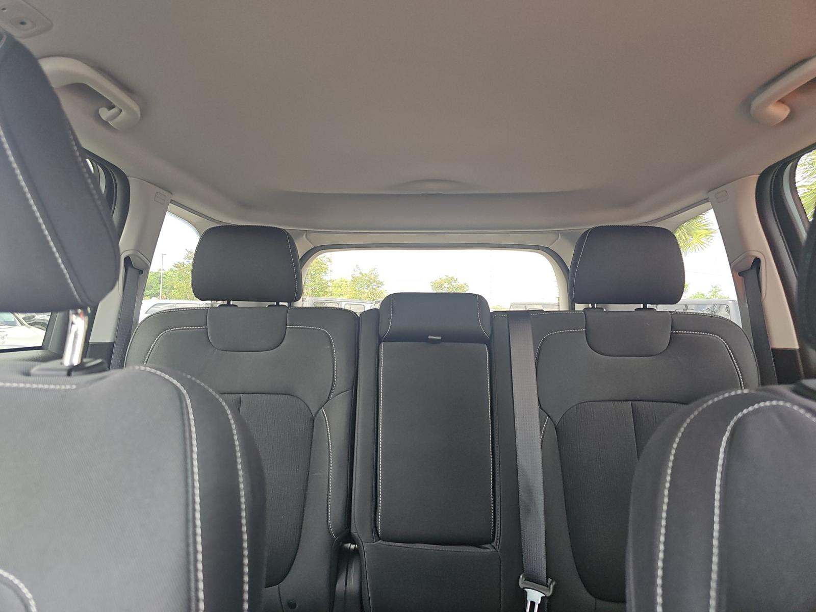 2022 Jeep Grand Cherokee Laredo AWD