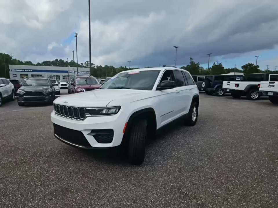 2022 Jeep Grand Cherokee Laredo AWD