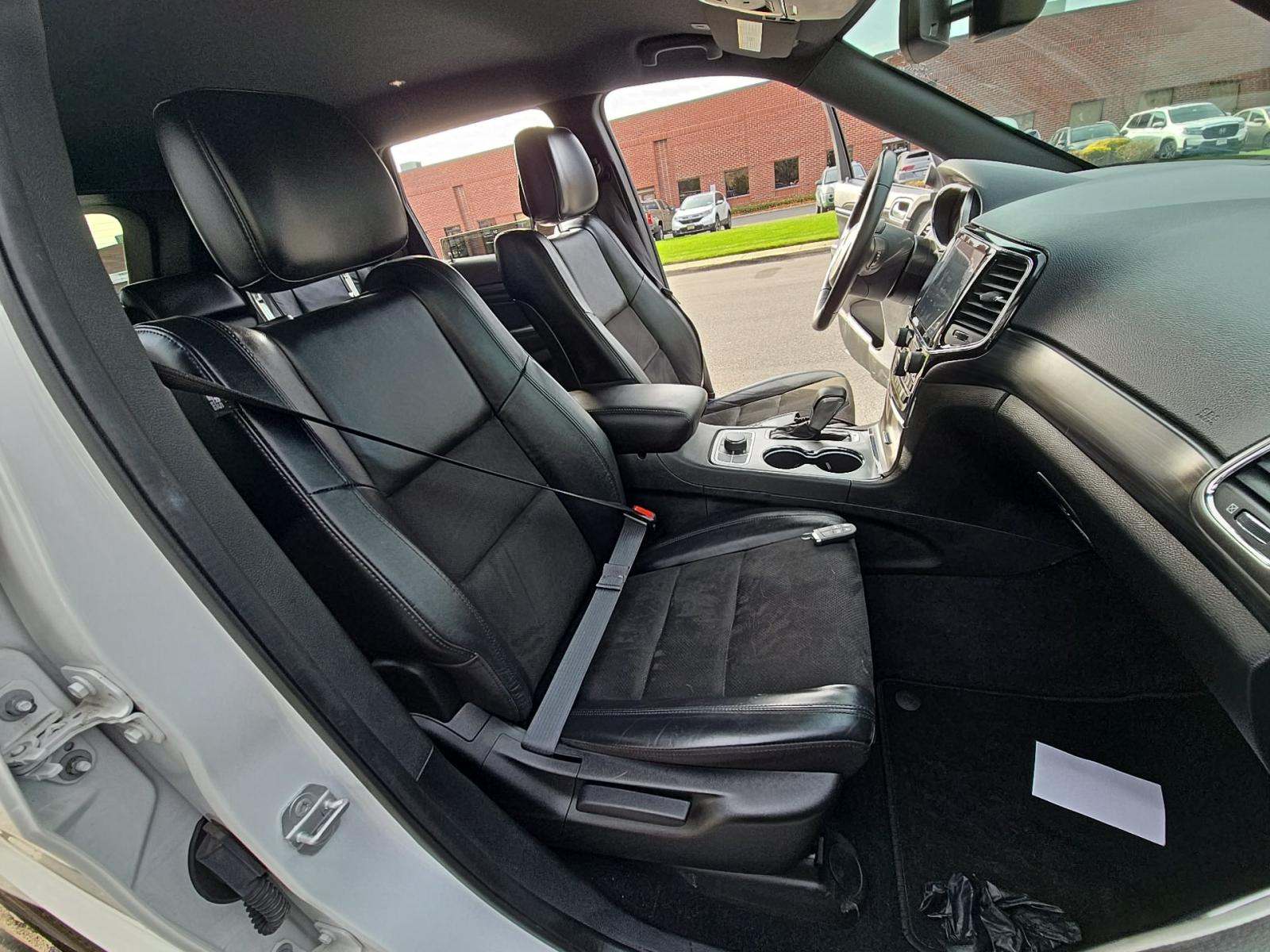 2022 Jeep Grand Cherokee Laredo X AWD