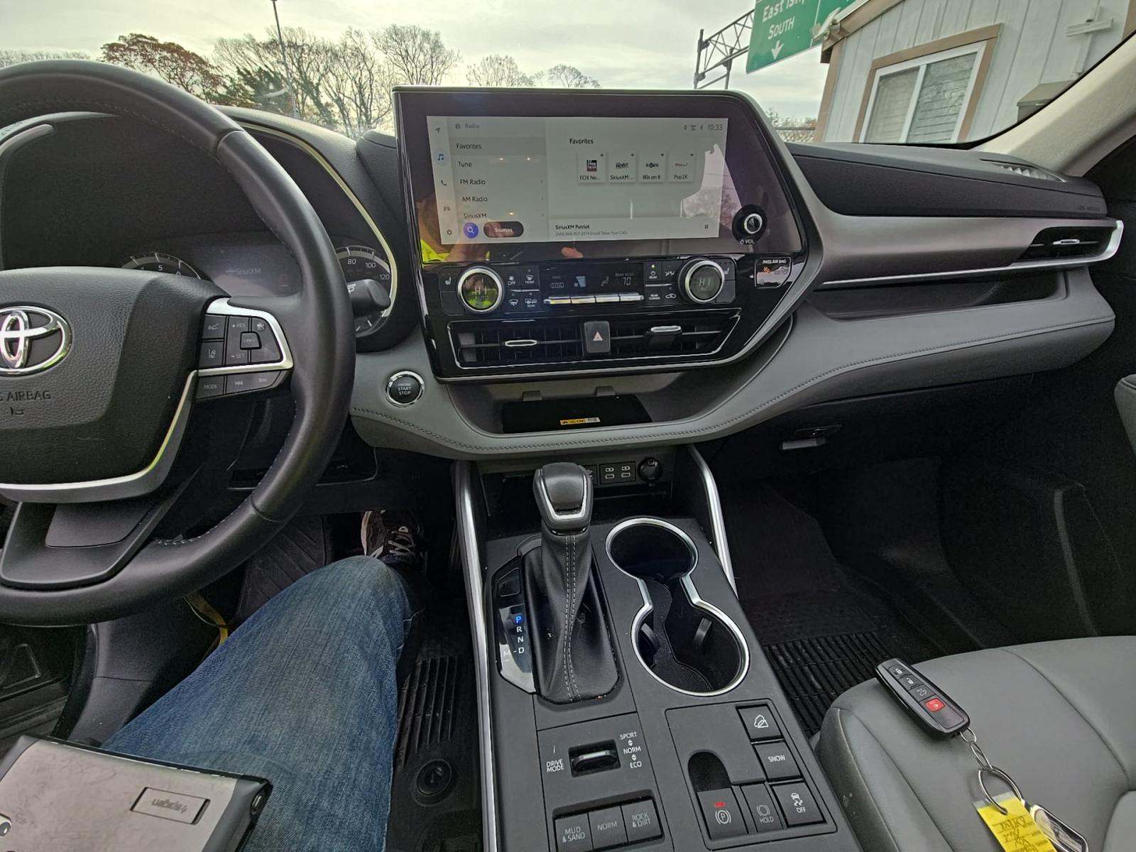 2023 Toyota Highlander XLE AWD