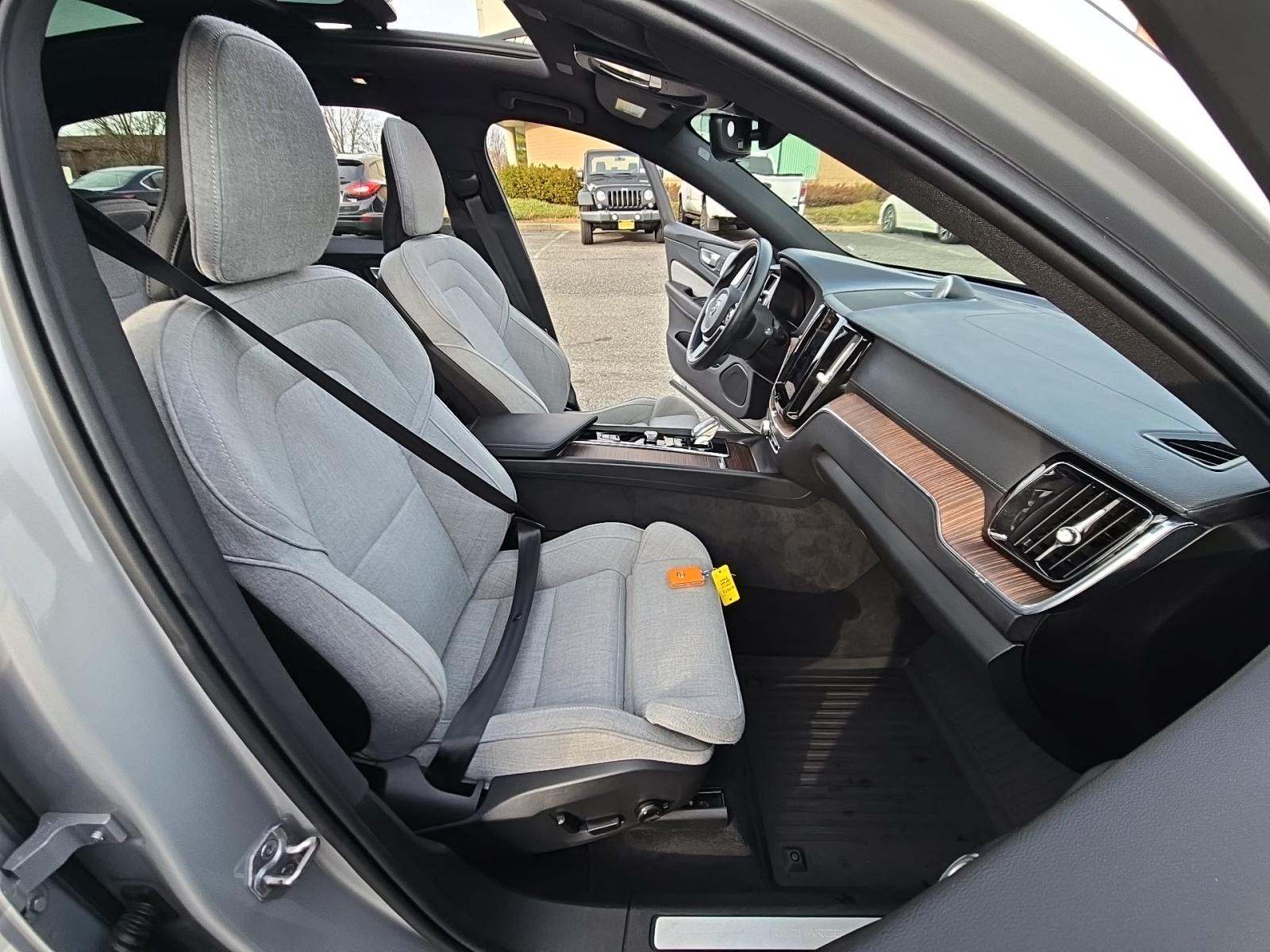 2022 Volvo XC60 Recharge T8 Inscription AWD