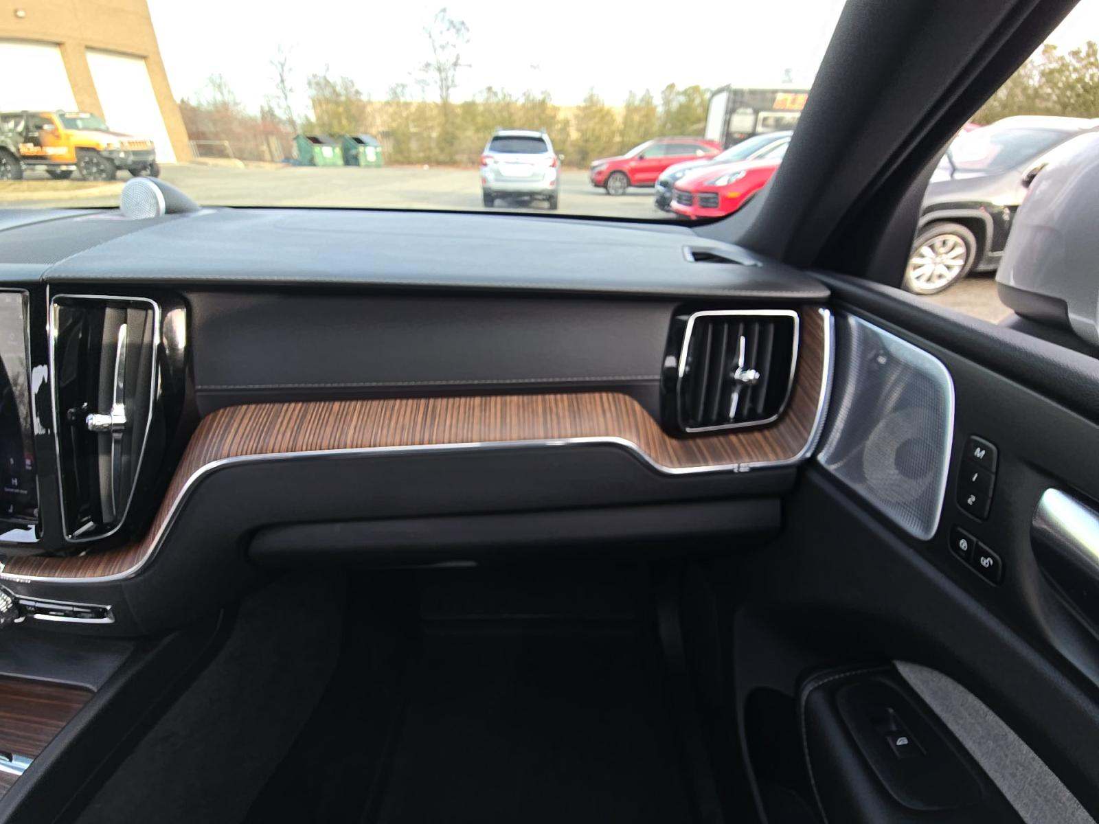 2022 Volvo XC60 Recharge T8 Inscription AWD