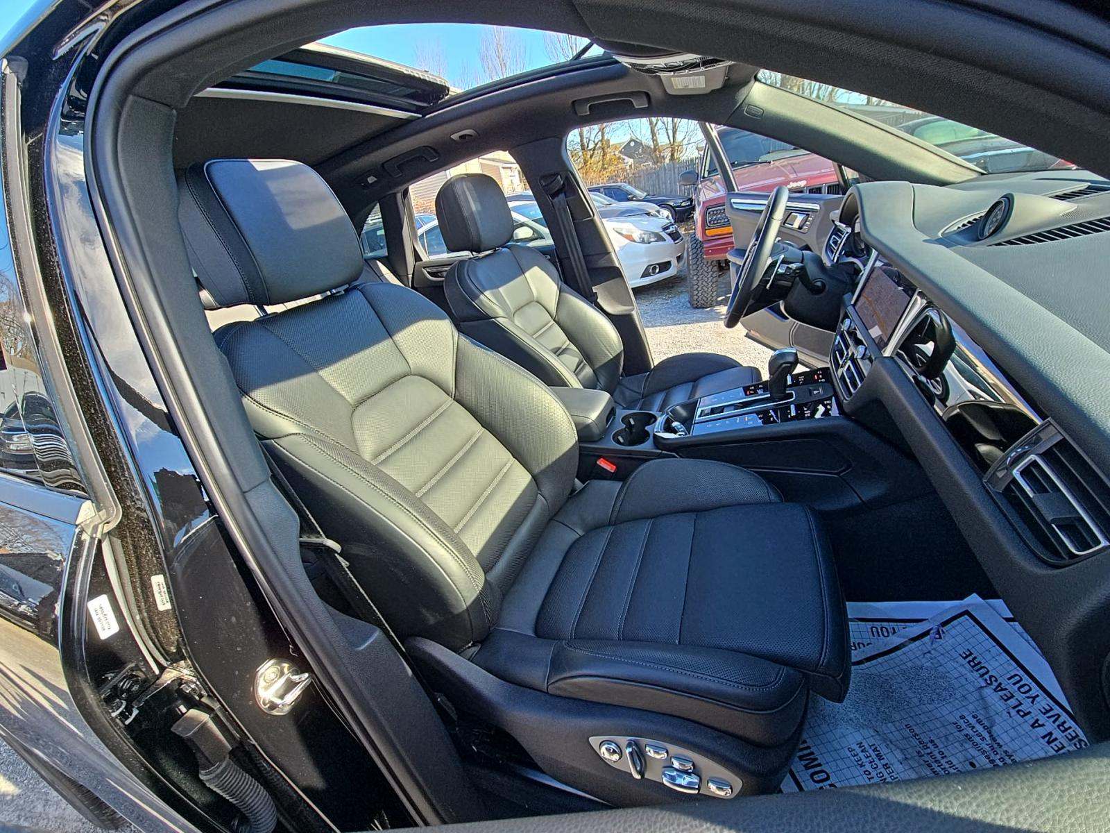 2024 Porsche Macan Base AWD