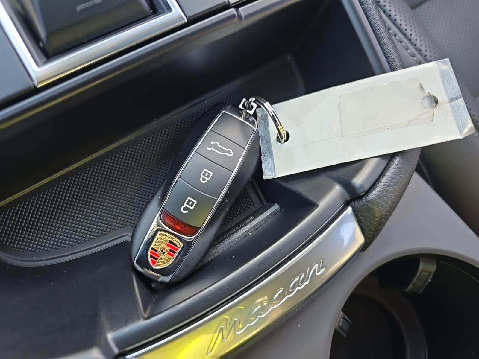 2024 Porsche Macan Base AWD