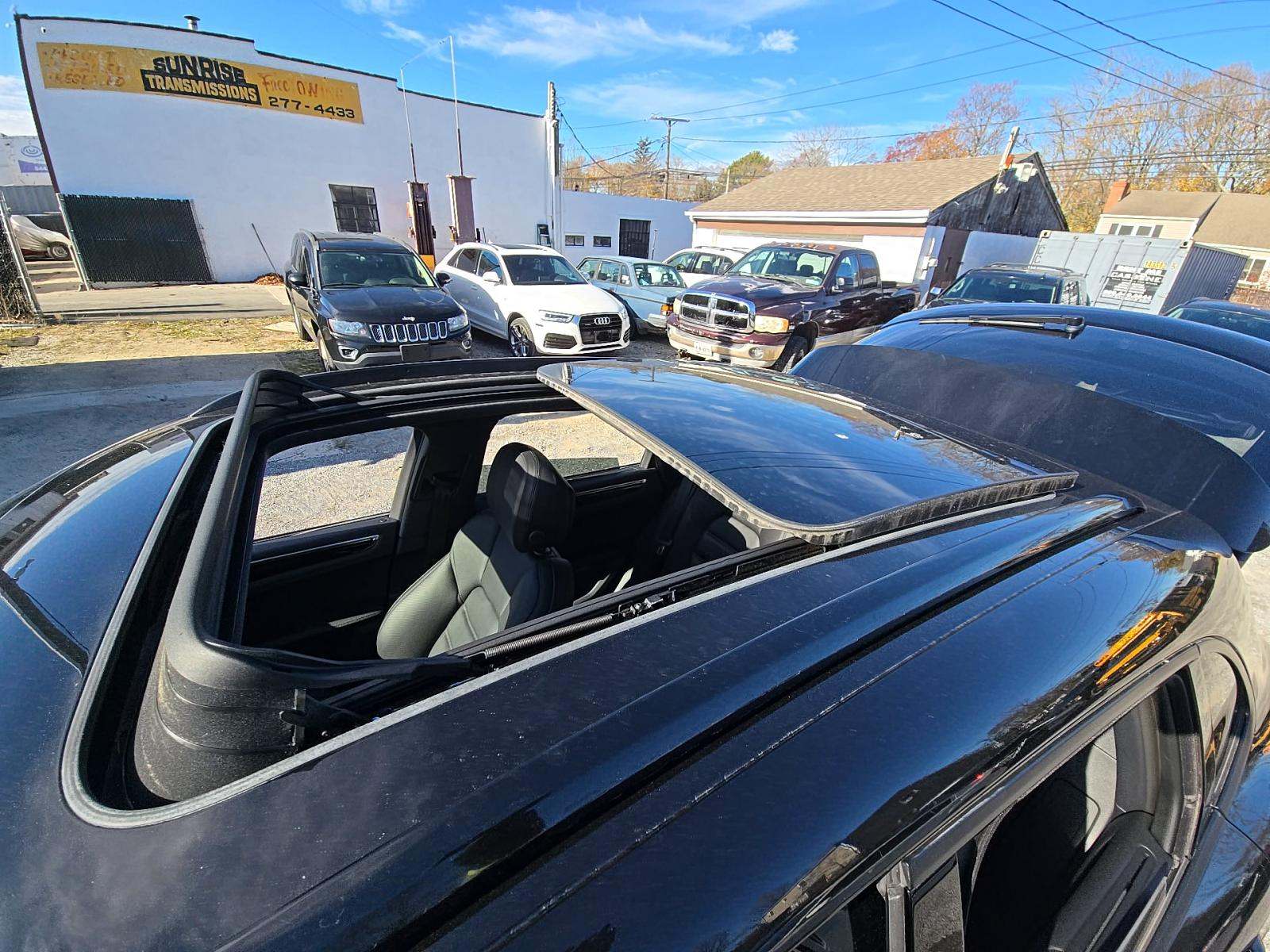 2024 Porsche Macan Base AWD