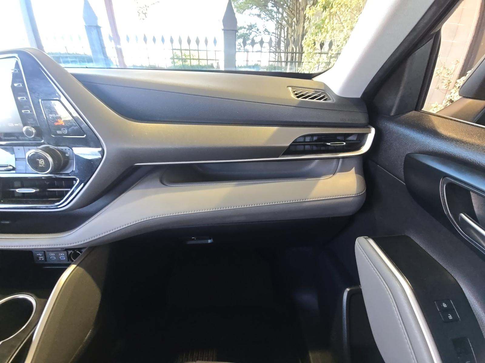 2022 Toyota Highlander XLE AWD