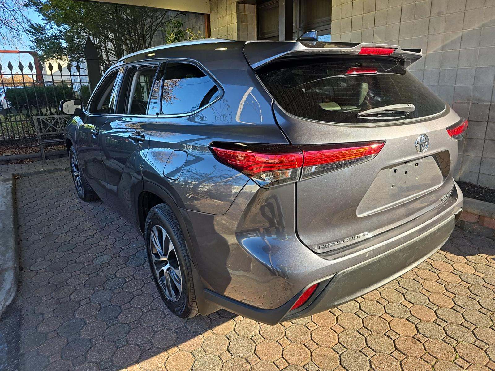 2022 Toyota Highlander XLE AWD