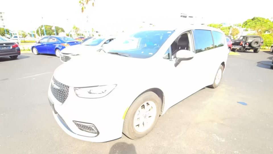 2023 Chrysler Pacifica Touring L 121.6