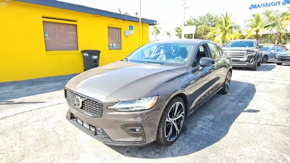 2024 Volvo S60 B5 Plus Dark
