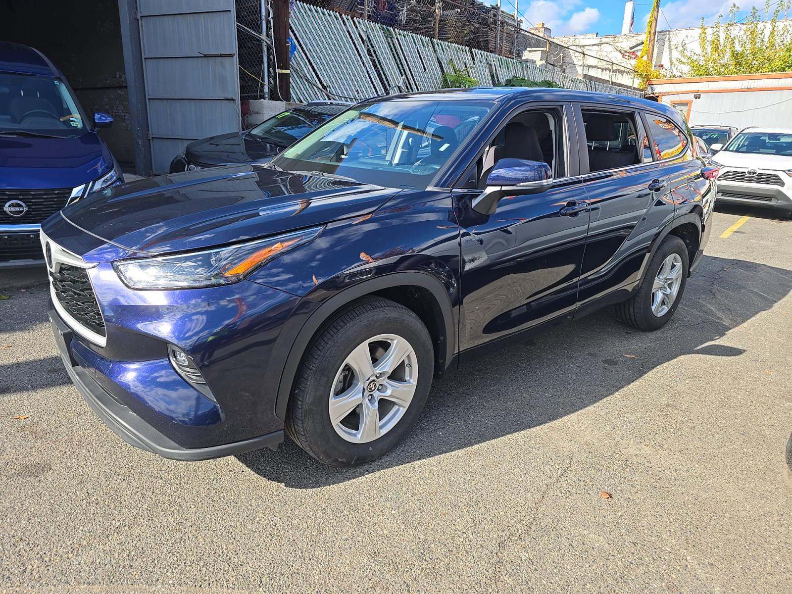 2023 Toyota Highlander LE FWD