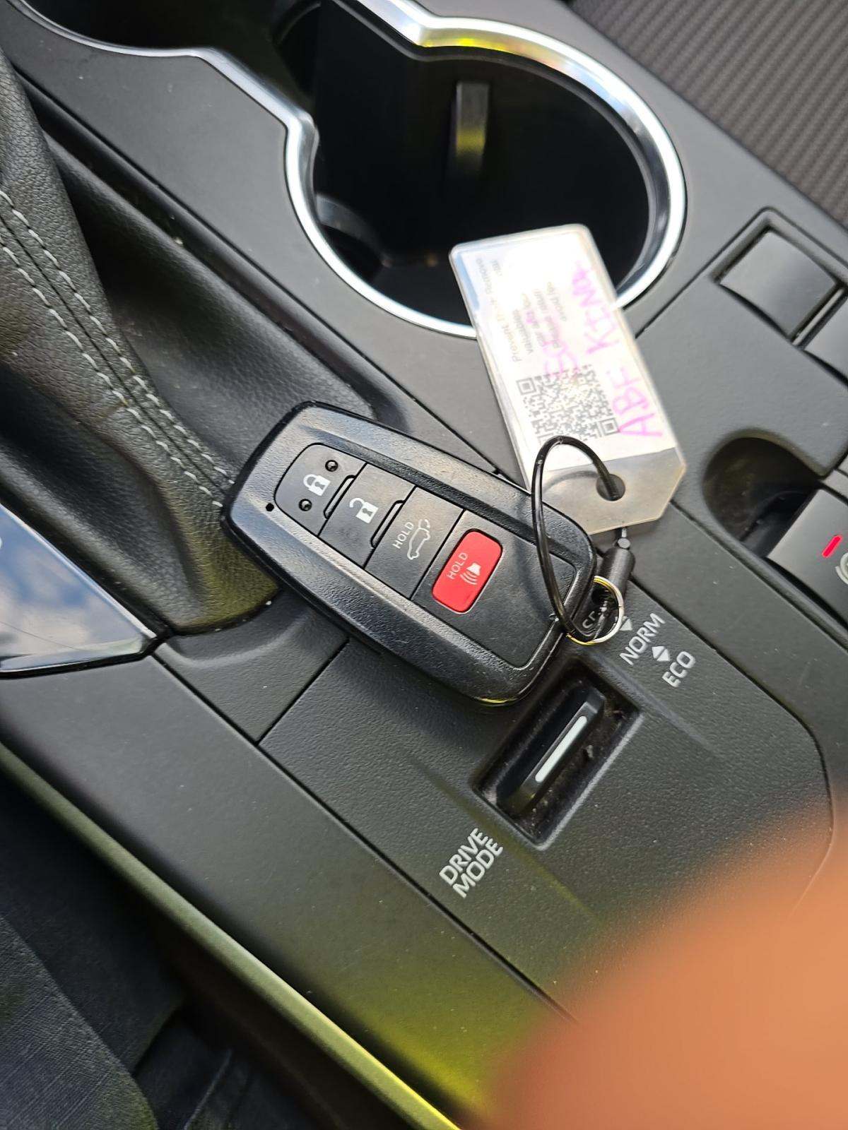 2023 Toyota Highlander LE FWD