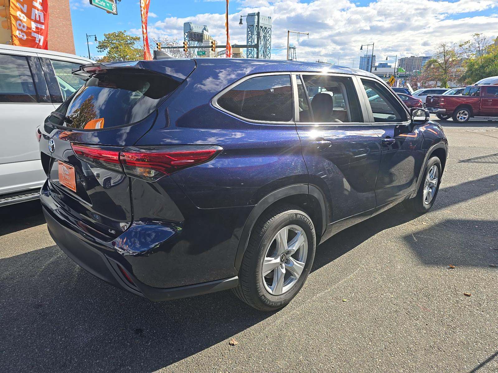 2023 Toyota Highlander LE FWD