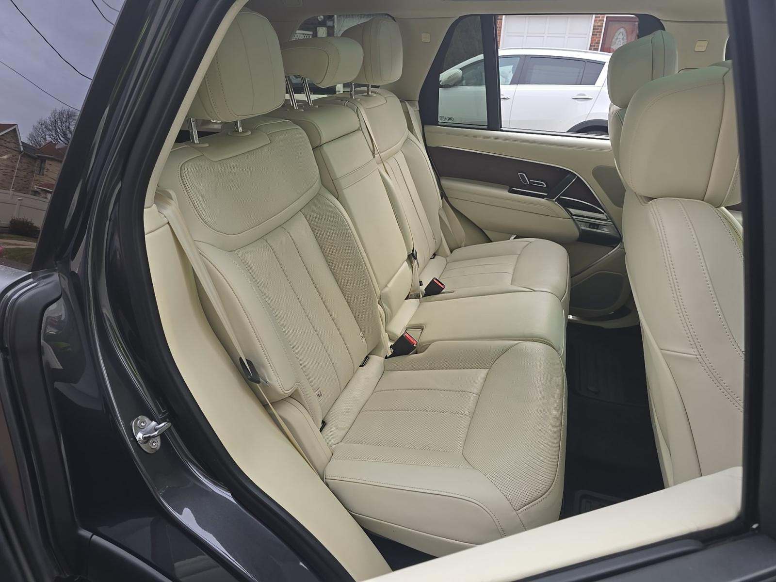 2024 Land Rover Range Rover SE AWD