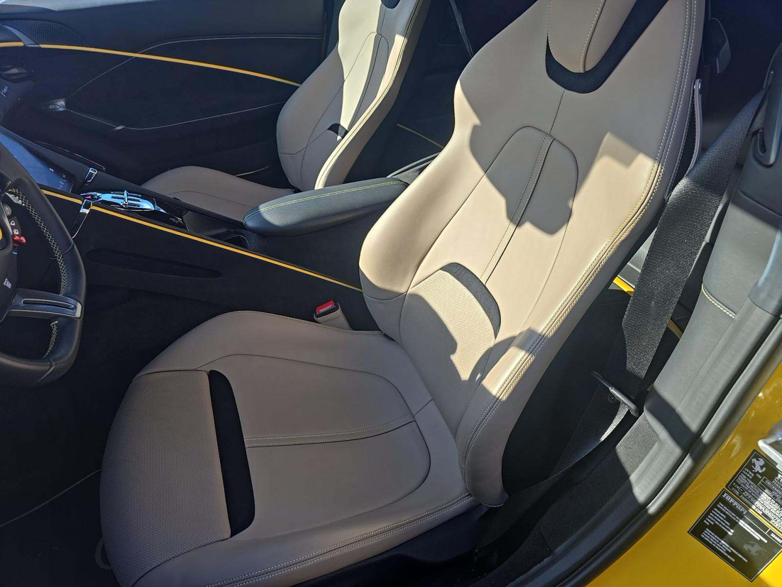 2022 Ferrari Roma Base RWD