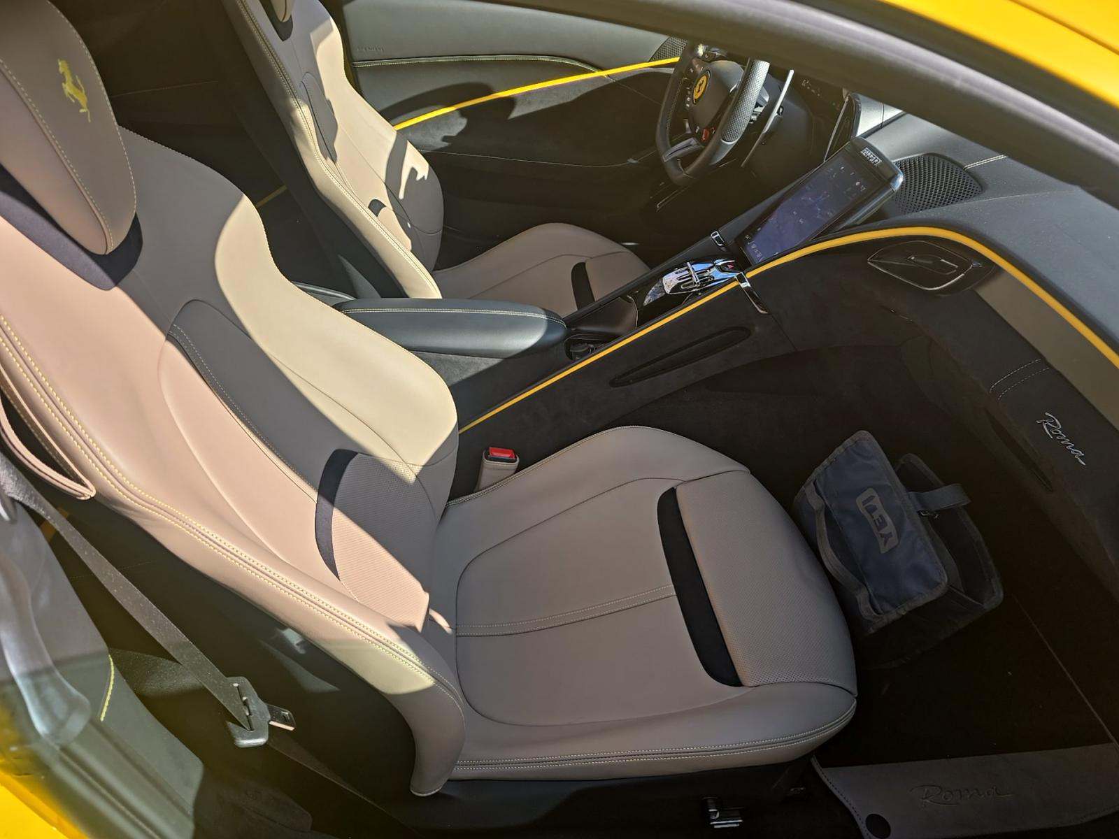 2022 Ferrari Roma Base RWD