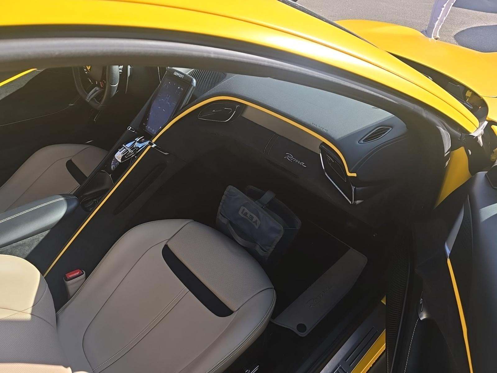 2022 Ferrari Roma Base RWD