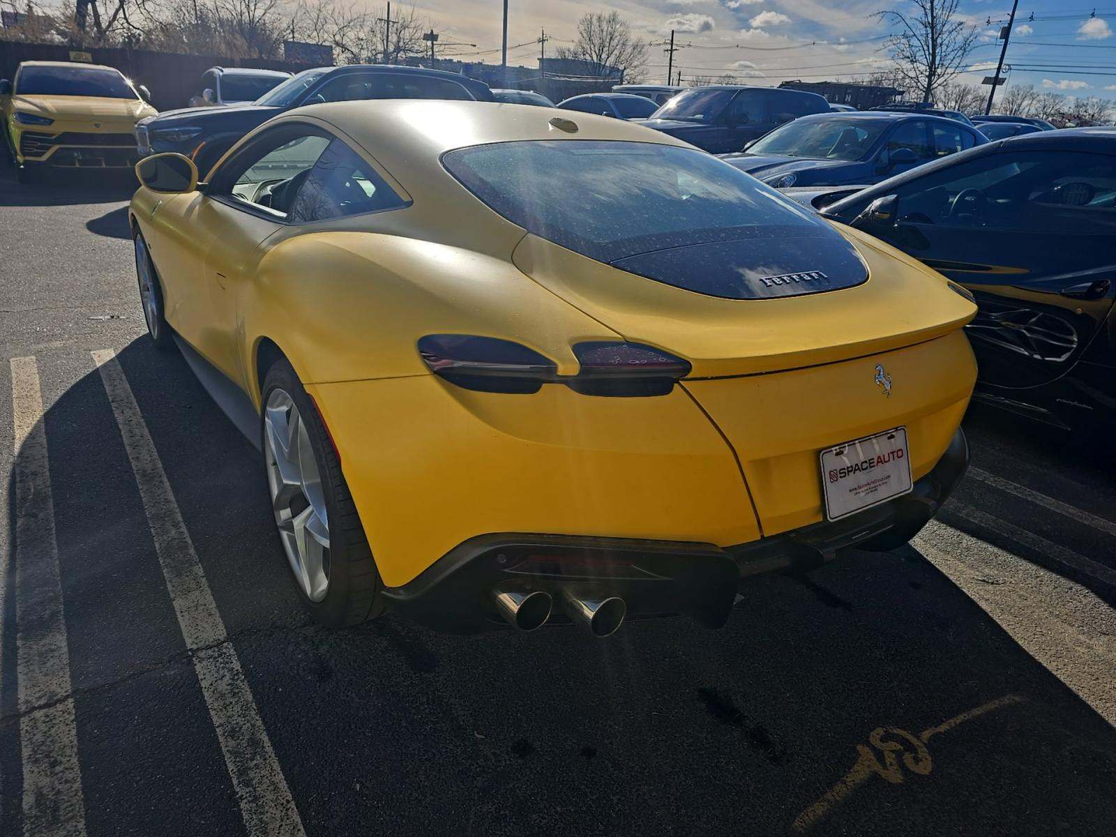 2022 Ferrari Roma Base RWD