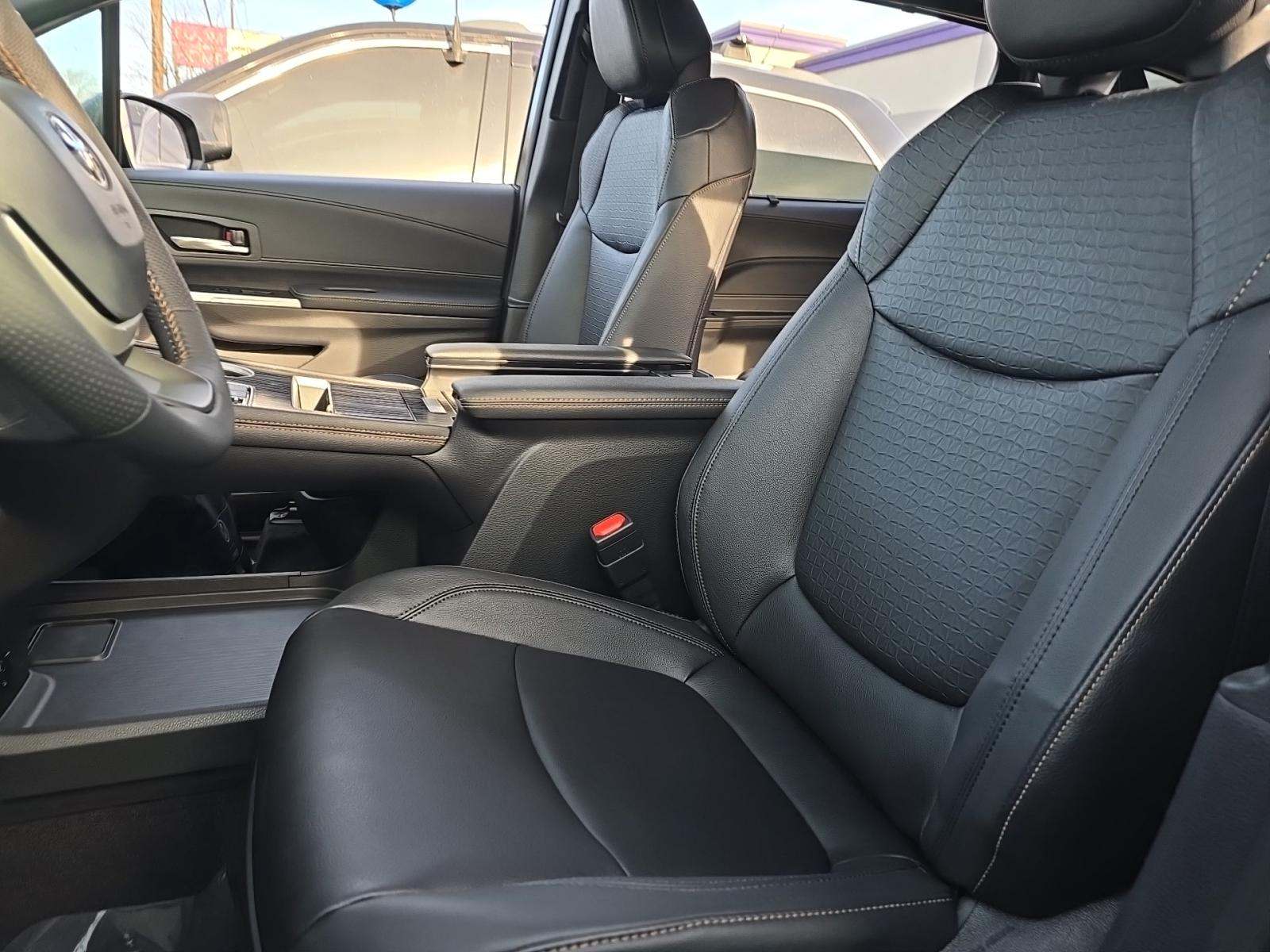 2025 Toyota Sienna Woodland Edition AWD