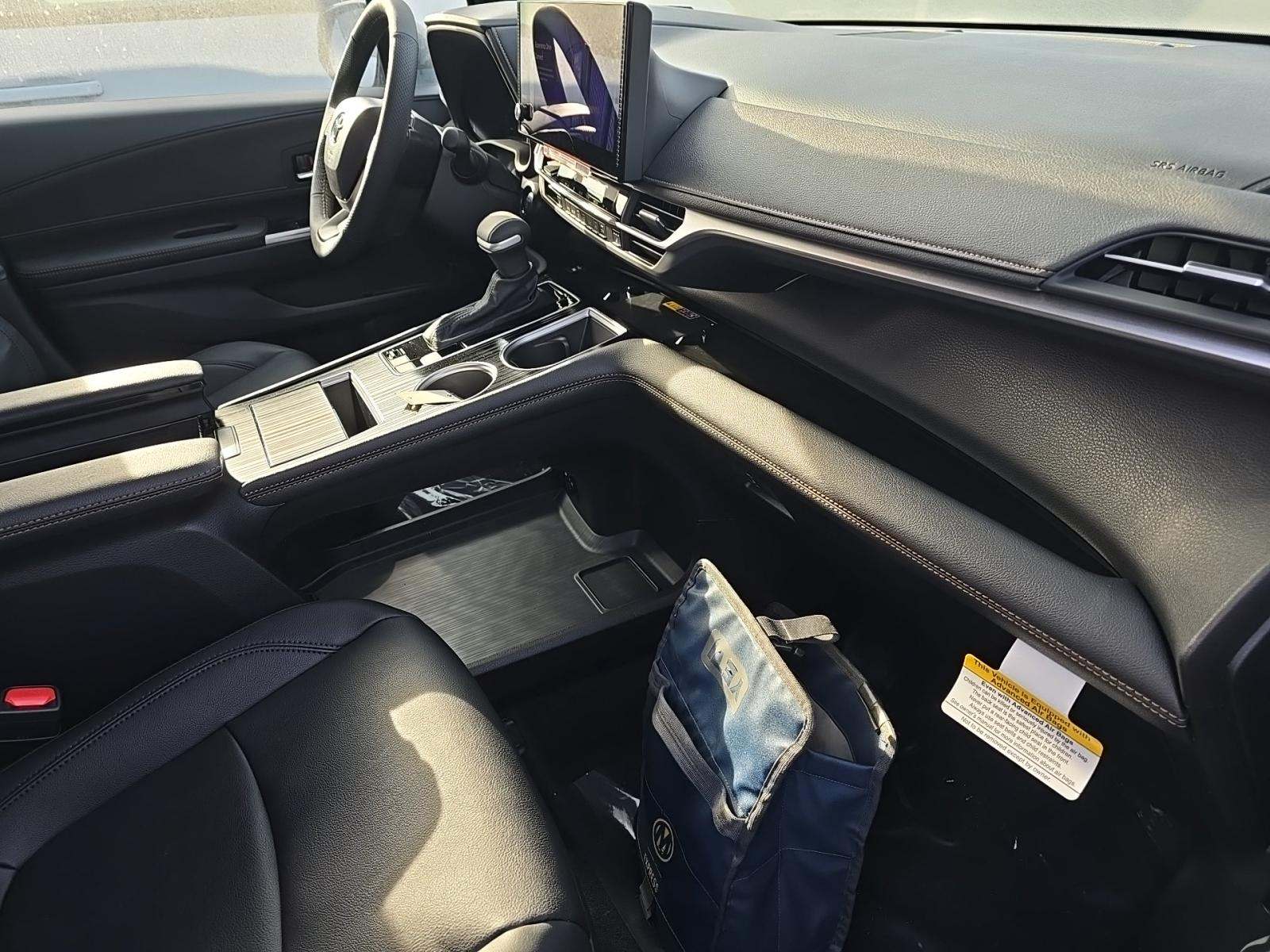 2025 Toyota Sienna Woodland Edition AWD