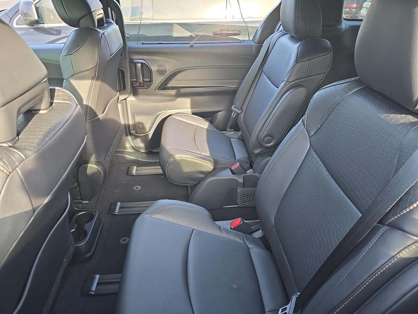 2025 Toyota Sienna Woodland Edition AWD