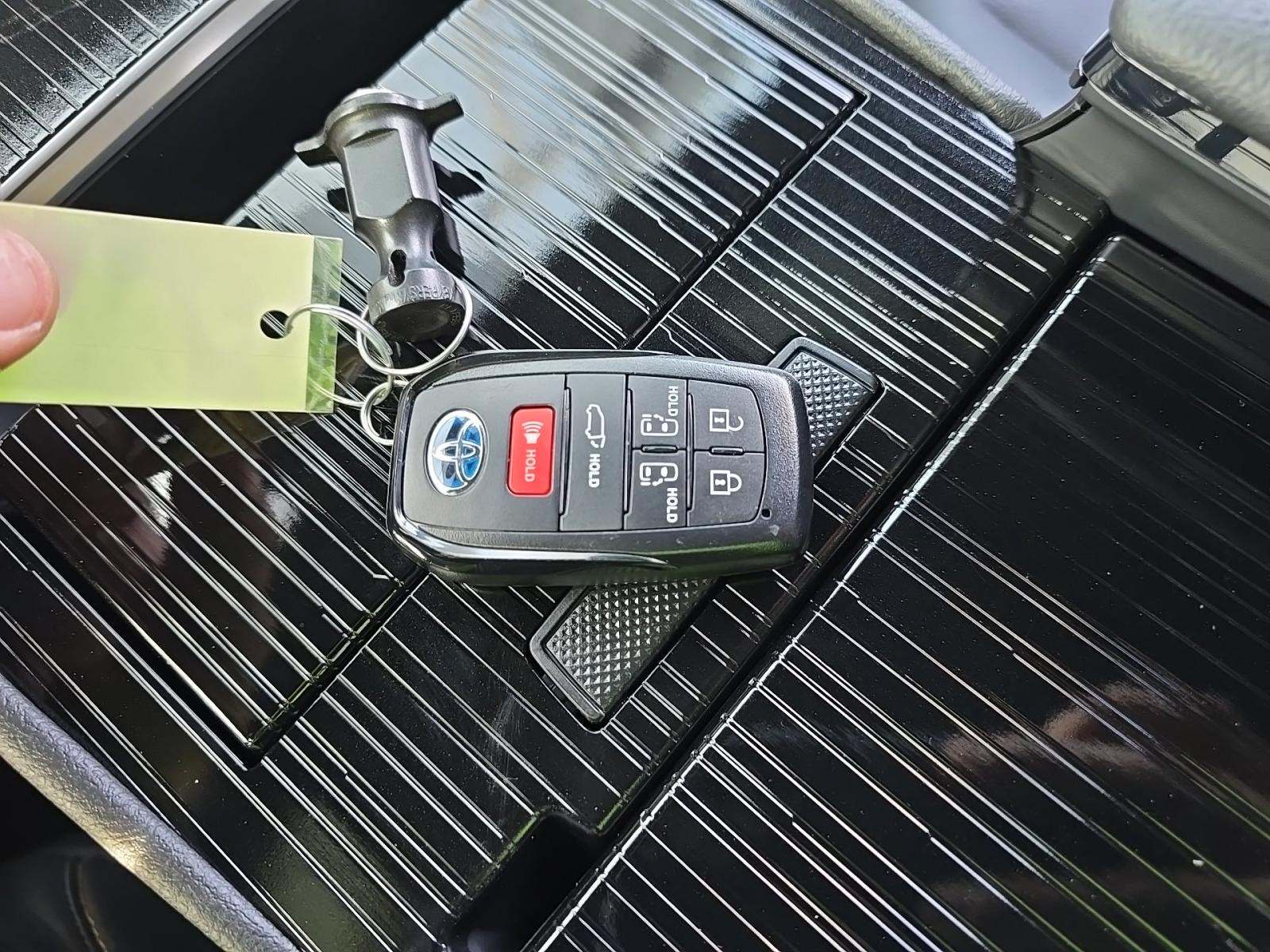 2025 Toyota Sienna Woodland Edition AWD